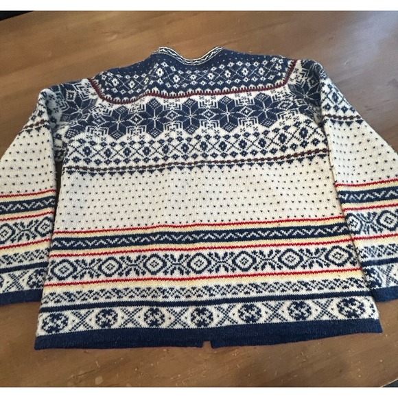 Women's Nordic Pattern Sweater - Picture 6 of 7